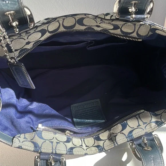 Coach purse - Picture 5 of 7